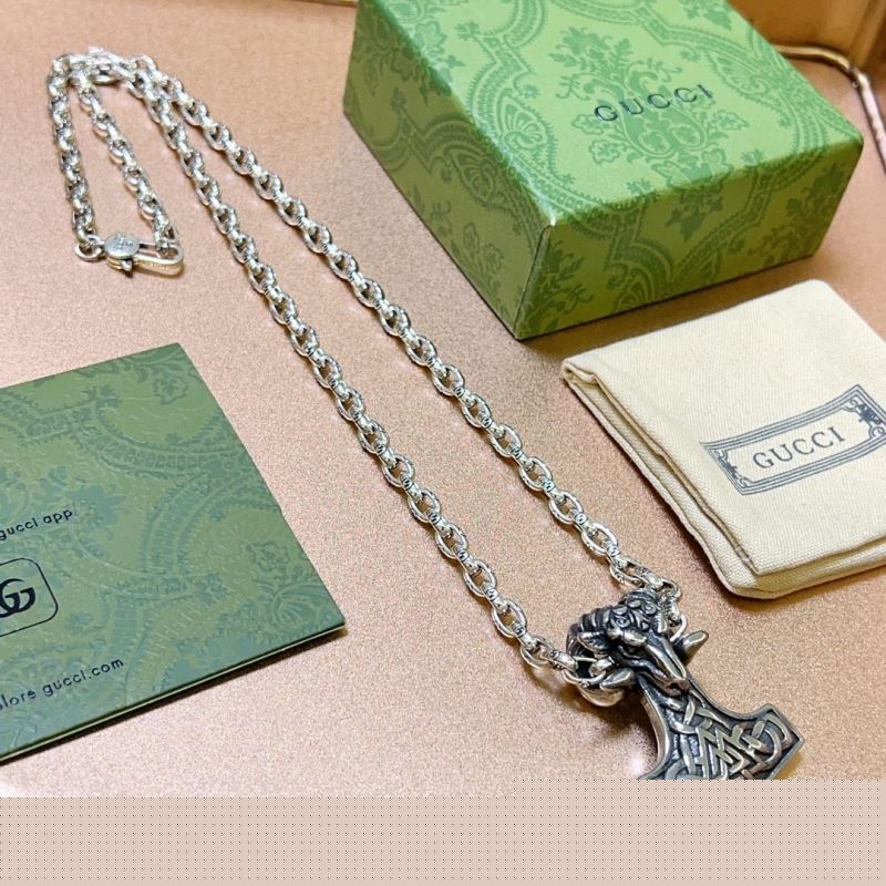 G*u*i necklaces